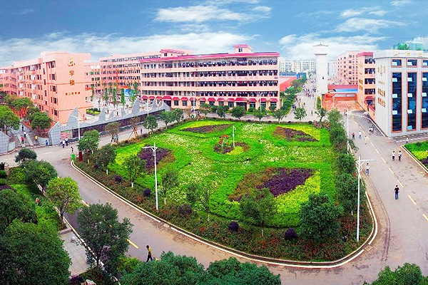 河南郑州一学校冬季供暖1台0.7MW燃气真空热水锅炉