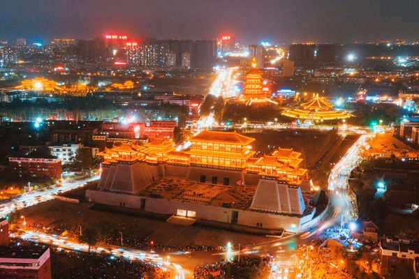 河南洛阳一建筑工程公司1台120KW燃气常压立式热水锅炉