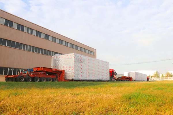 国内最大吨位SZS型整装热水锅炉顺利发货
